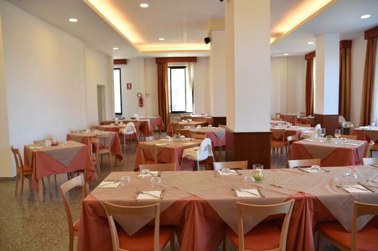 Hotel Excelsior Montesilvano Ngoại thất bức ảnh