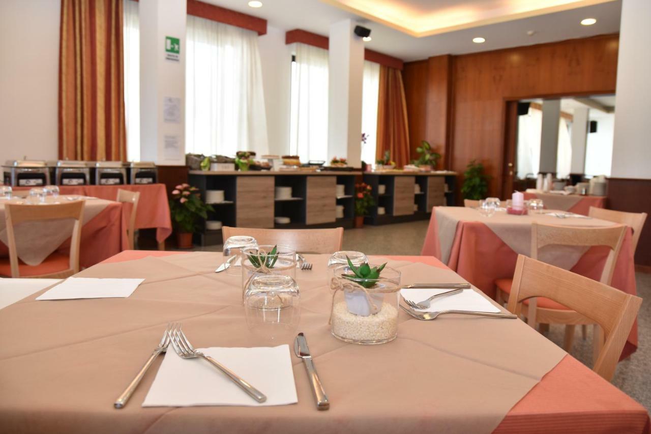 Hotel Excelsior Montesilvano Ngoại thất bức ảnh