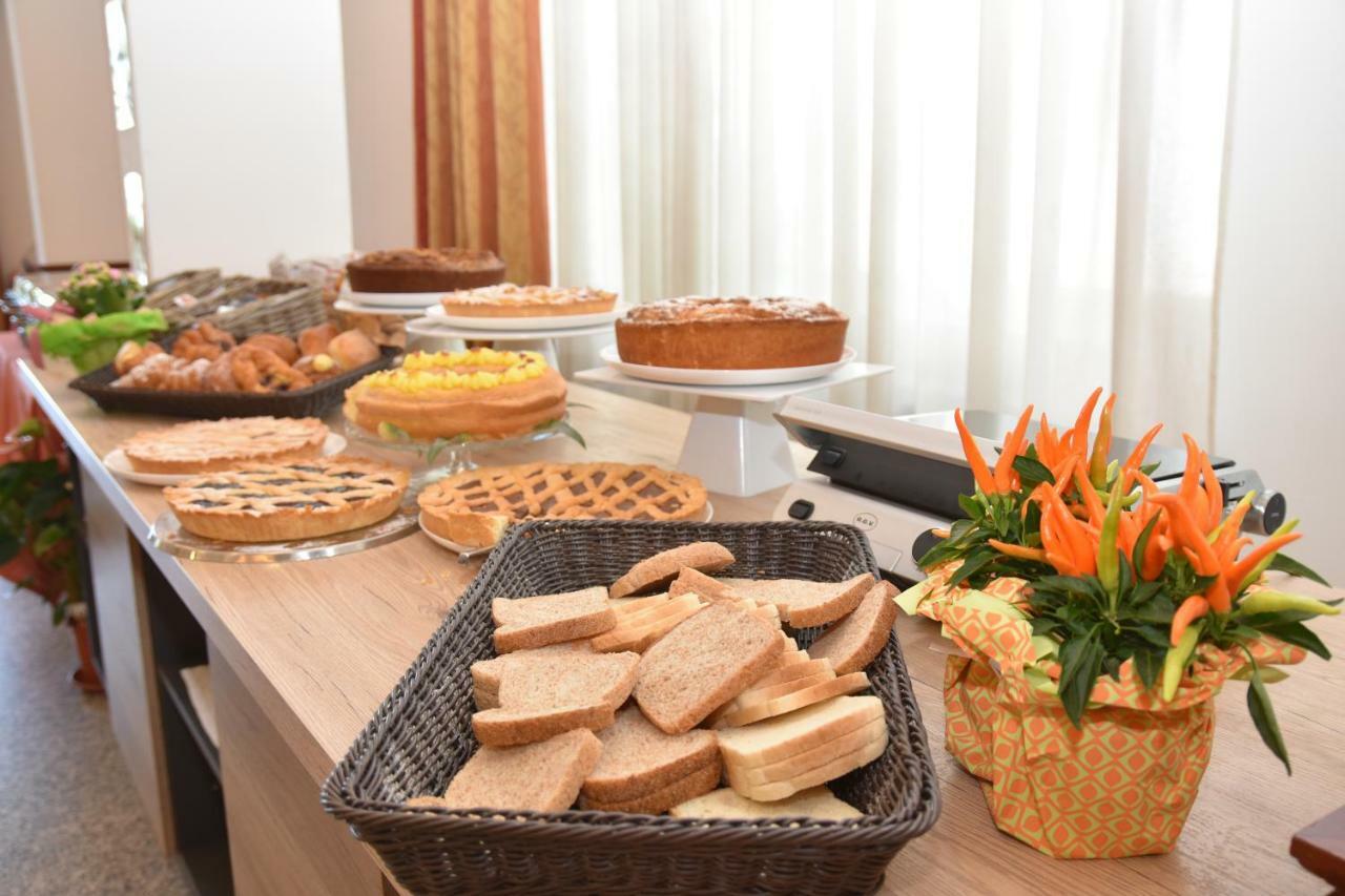 Hotel Excelsior Montesilvano Ngoại thất bức ảnh