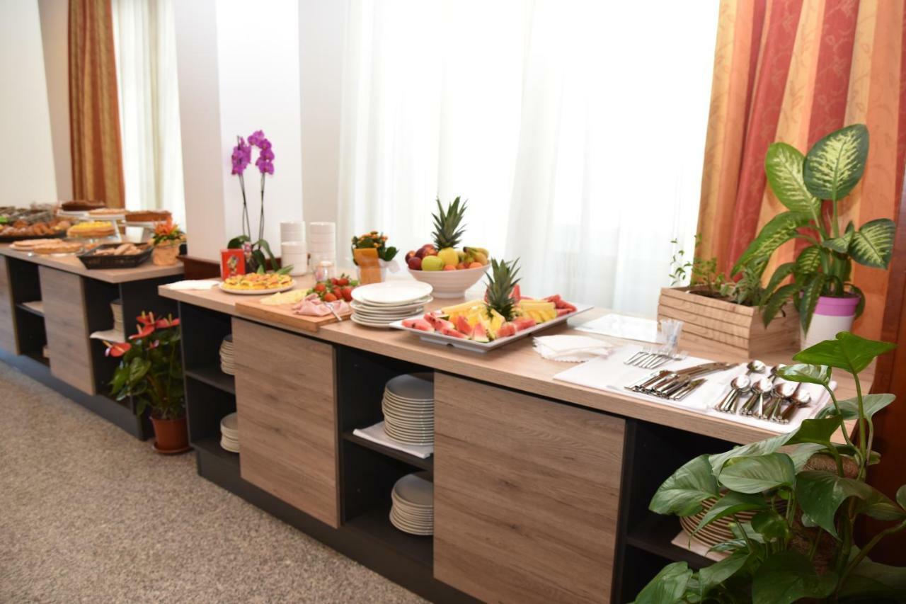 Hotel Excelsior Montesilvano Ngoại thất bức ảnh